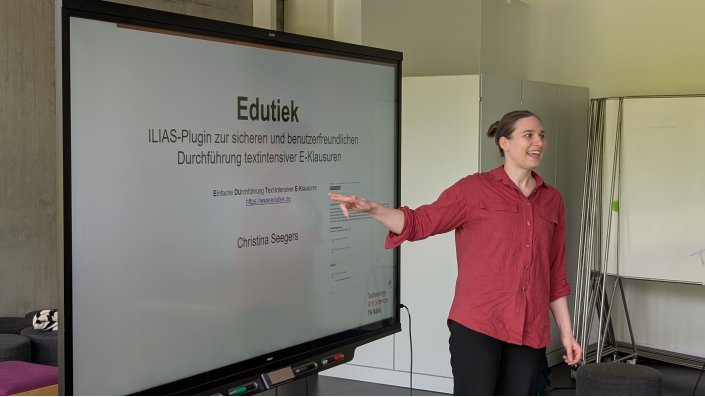 Christina Seegers spricht über das ILIAS-Plugin Edutiek.
