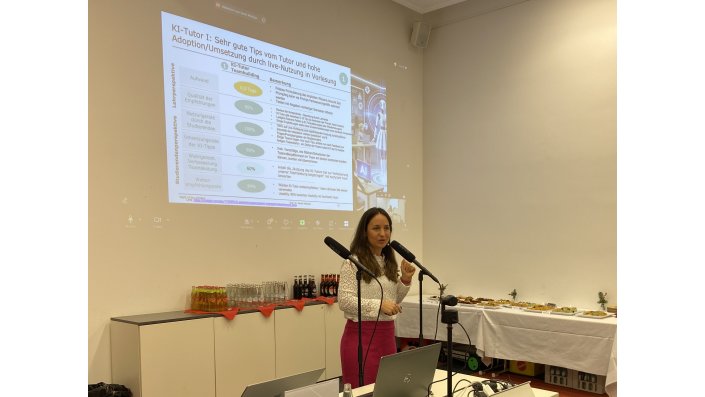 Prof. Dr. Sarah Maihaus spricht über ihre Forschung