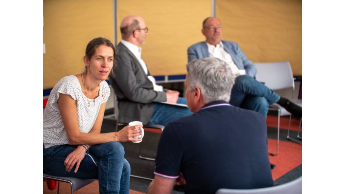 Die Moderator*innen des Workshops "Lehre hinterfragen und transformieren - Reflexionsraum Hochschule", Dr. Axel Faßbender und Susanne Gotzen.