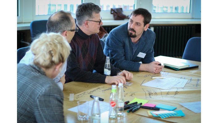 Diskussion der Expertisezirkel im Barcamp
