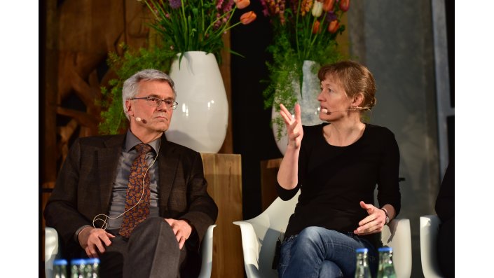 Foto: Prof. Manfred Prenzel und Prof. Gabi Reinmann bei der Diskussion