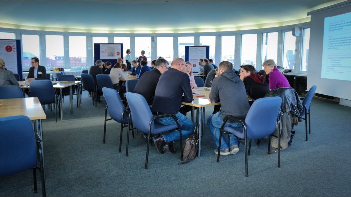 Diskussion der Expertisezirkel im Barcamp