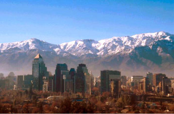 Hoch und höher, Wolkenkratzer im Bankenviertel Sanhattan von Santiago de Chile Hoch und höher, Wolkenkratzer im Bankenviertel Sanhattan von Santiago de Chile