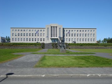 Hauptgebäuder der Universität Island