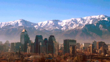 Hoch und höher, Wolkenkratzer im Bankenviertel Sanhattan von Santiago de Chile