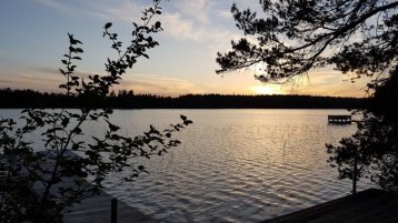 Einer der vielen tausend Seen in Finnland (Bild: Elisabeth Fried)