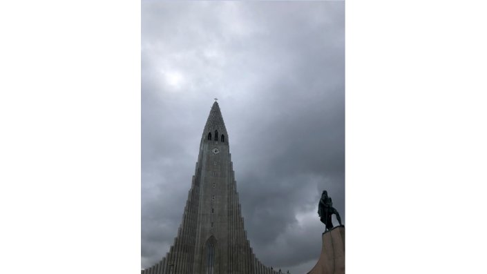 Die Hallgrimskirche in Reykjavik, die Landmarke der isländischen Hauptstadt