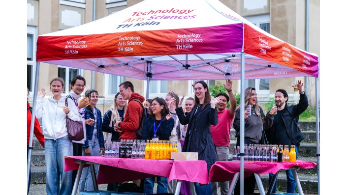 Man fand auch Unterschlupf bei den Getränkeständen