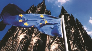 Blick auf den Kölner Dom mit Europaflagge (Image: Stadt Köln)