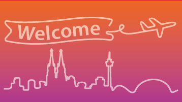 Mit einer weißen Linie ist die Skyline von Köln dargestellt (Dom, Fernsehturm, Hohenzollernbrücke). Dadrüber fliegt ein durch eine weiße Linie dargestelltes Flugzeug mit einem Banner. Auf dem Banner steht "Welcome". Der Hintergrund verläuft von Orange über rot in lila (TH Farben).  (Bild: TH Köln / Ref. Int Angelegenheiten / Julia Kirch)