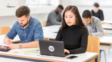 Studierende lernen (Bild: Thilo Schmülgen/TH Köln)