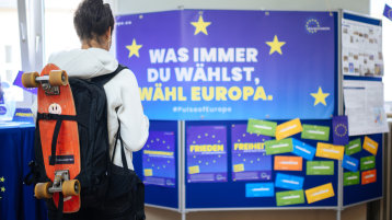 Studentin Europa (Bild: Costa Belibasakis/ TH Köln)