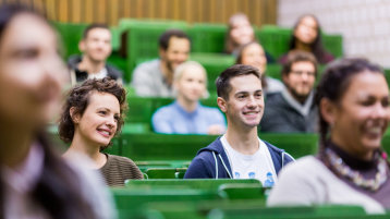 Studierende Hörsaal (Bild: Thilo Schmülgen/ TH Köln)