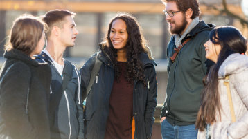 Studierende im Gespräch (Bild: Thilo Schmülgen/ TH Köln)