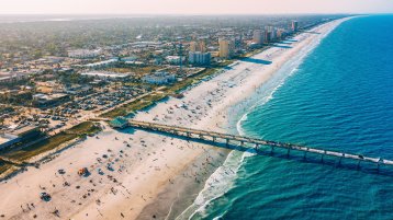 Kilometerlanger Sandstrand der Jacksonville Beaches (Bild: UNF)