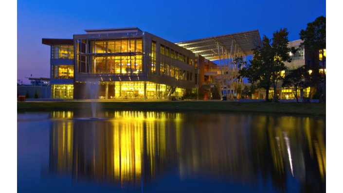 Gebäude der Student Union am Abend