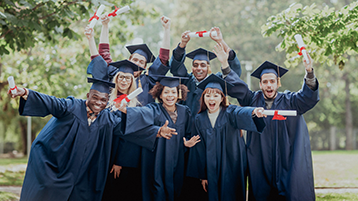 Graduates waive their diplomas in the air, underneath it says: End-of-Study-Scholarship for international students, application deadline 15 Jun and 15 Dec.  (Image: Huyen Trang Nguyen / AdobeStock)