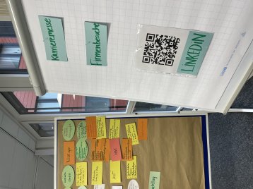 Stellwände des Arbeitstischs zum Projekt „Ready, Study, Go“. Stellwände des Arbeitstischs zum Projekt „Ready, Study, Go“.
