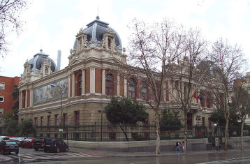 Schön verziertes Gebäude aus dem 19. Jahrhundert im Neorenaissance Stil