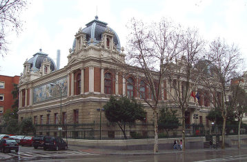 Schön verziertes Gebäude aus dem 19. Jahrhundert im Neorenaissance Stil Schön verziertes Gebäude aus dem 19. Jahrhundert im Neorenaissance Stil