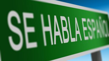 Schild mit Aufschrift "Se Habla Español"  (Bild: Pixabay)
