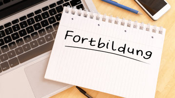 Fortbildung Notiz (Bild: Adobe Stock)
