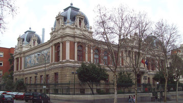 Schön verziertes Gebäude aus dem 19. Jahrhundert im Neorenaissance Stil Schön verziertes Gebäude aus dem 19. Jahrhundert im Neorenaissance Stil