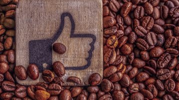 Like-Symbol zwischen Kaffeebohnen (Bild: Pixabay) Like-Symbol zwischen Kaffeebohnen (Bild: Pixabay)