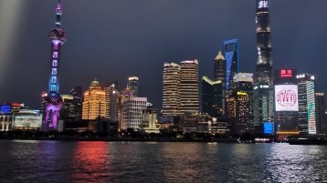 Shanghai bei Nacht (Bild: Marco Sauer)