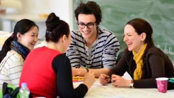 Lerngruppe im Sprachlernzentrum (SLZ) (Bild: (Costa Belibasakis/Fachhochschule Köln))