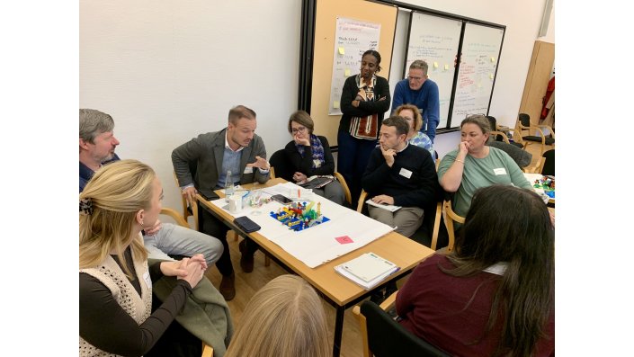 Mit viel Kreativität und Spaß an der Sache entstanden in einem gemeinsamen Workshop des COIL-Netzwerks und der PIONEER-Arbeitsgruppe Challenge-Based Education (CBE) neue Ideen für Angebote zu CBE. 