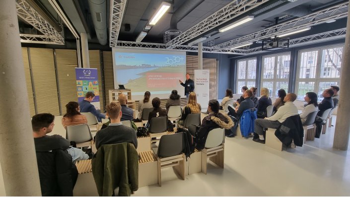 Dr. Uwe Korch von der Stadt Köln bei seiner Begrüßungsrede am Eröffnungstag.