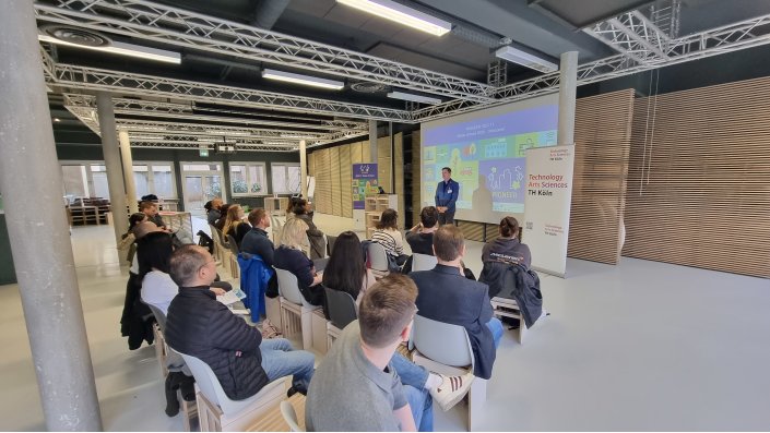 Prof. Dr. Permin bei seiner Begrüßungsrede am Eröffnungstag der Winter School.