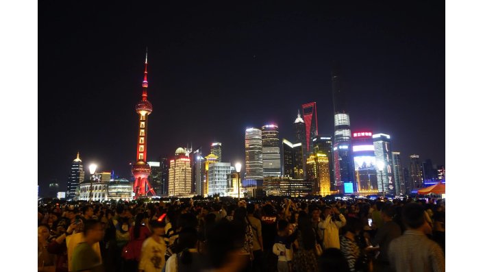 Die Skyline von Shanghai bei Nacht