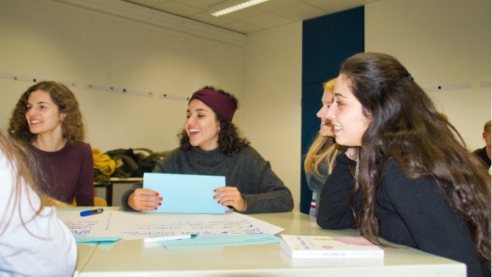 Studentinnen im Gespräch