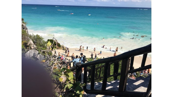 Treppe hinunter zum Strand in Mexiko