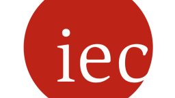 Logo IEC (Bild: IEC) Logo IEC (Bild: IEC)