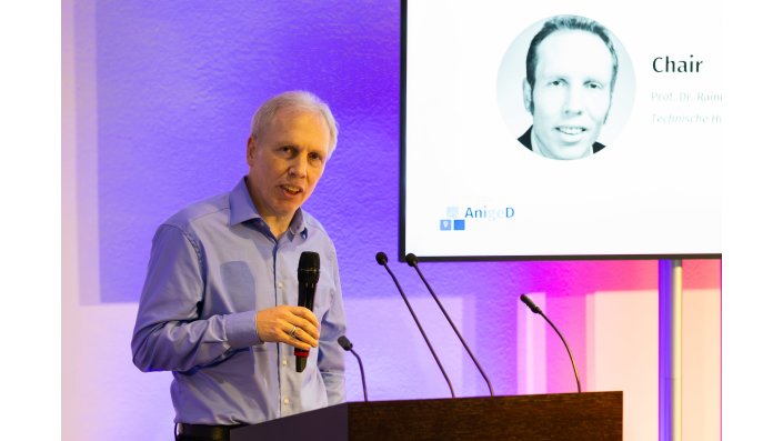 Prof. Rainer Lenz bei einem Konferenzbeitrag