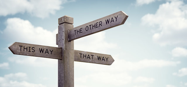 Wegweiser in verschiedende Richtungen (Bild:iStock)