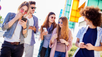 Campusführung per App (Bild: AdobeStock_177671727_sebra)