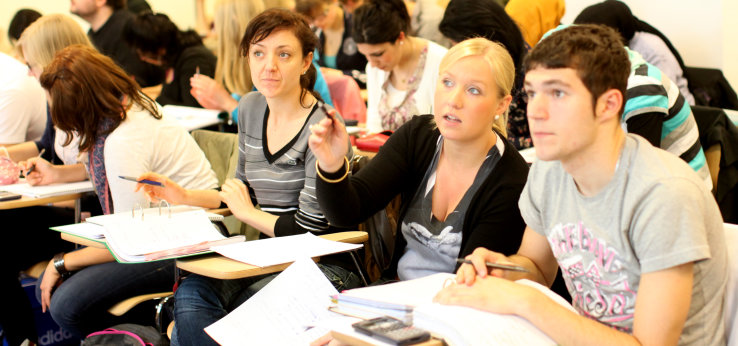 Studierende im Seminarraum (Bild: Thilo Schmülgen/FH Köln)
