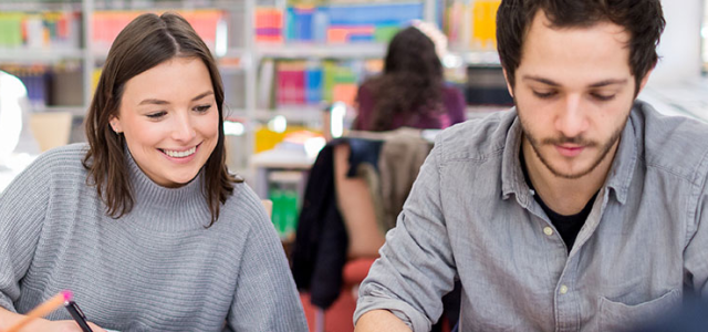 Zwei Studierende der TH Köln (Bild:Thilo Schmülgen / TH Köln)