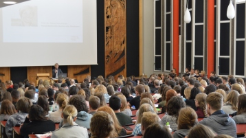 Hier sehen Sie ein Foto von der Auftaktveranstaltung im SS 2018 in der Aula am Campus Südstadt (Bild: HIP / TH Köln)