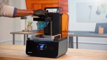 SLA 3D-Druck (Bild: StartUpLab@TH Köln) SLA 3D-Druck (Bild: StartUpLab@TH Köln)