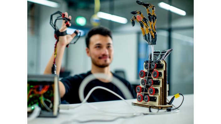 Der Prototyp der "Humanoiden Hand", der im MakerSpace entwickelt wurde.