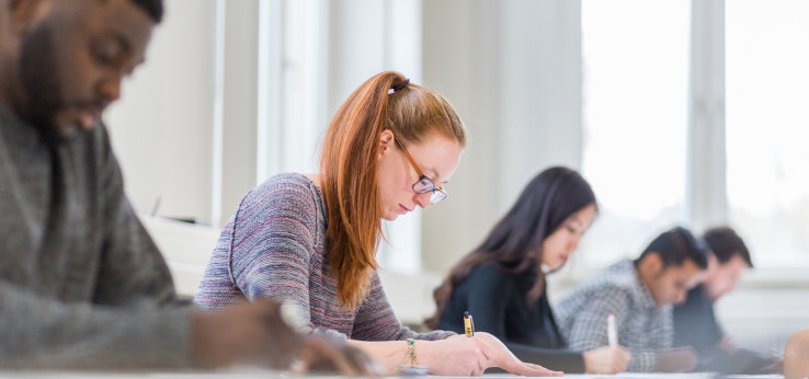 Studierende schreiben eine Prüfung  (Bild: Thilo Schmülgen/TH Köln) (Image: Studierende schreiben eine Prüfung  (Bild: Thilo Schmülgen/TH Köln))