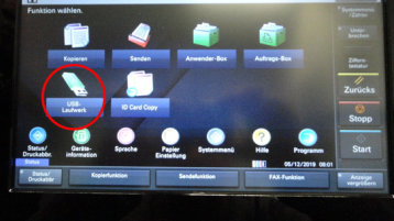 Auswahl des USB-Laufwerk auf dem Kopiererdisplay