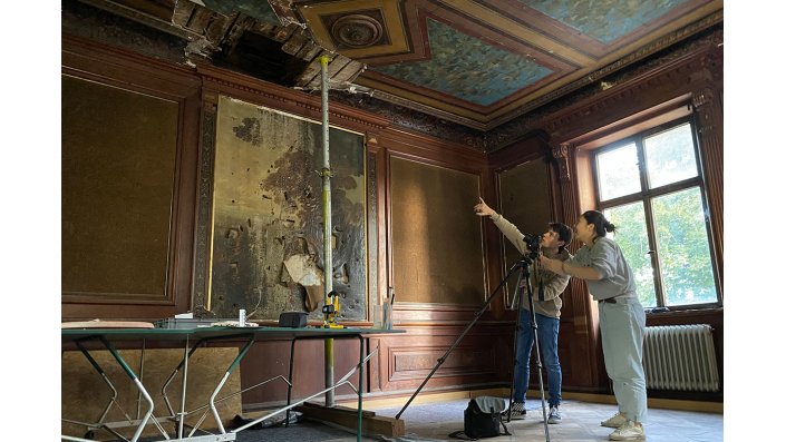Fotografische Erfassung und Dokumentation von Aufbau und Konstruktion der Decke.