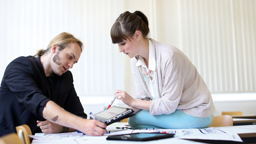 Studierende bei Gruppenarbeit (Bild: Thilo Schmülgen / FH Köln) Studierende bei Gruppenarbeit (Bild: Thilo Schmülgen / FH Köln)
