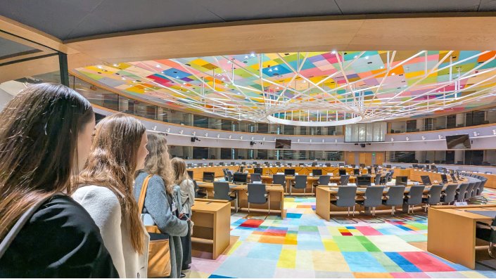 Studierende in einem Konferenzsaal